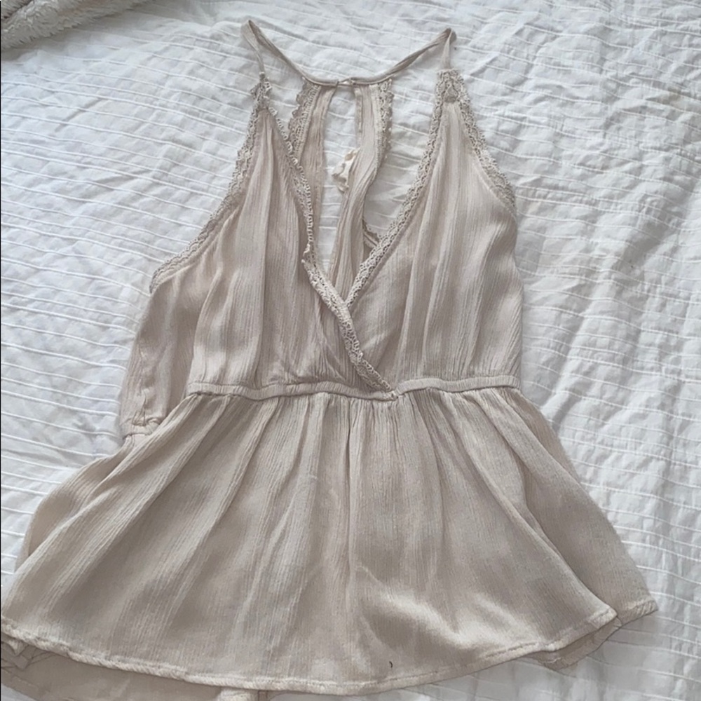 Flowy cream/tan tank top.